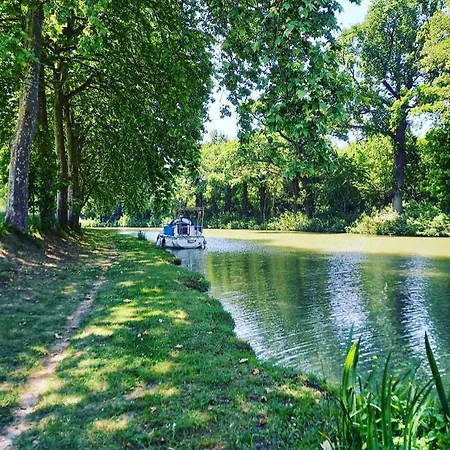 Campsite Car Canal Du Midi Montesquieu-Lauragais